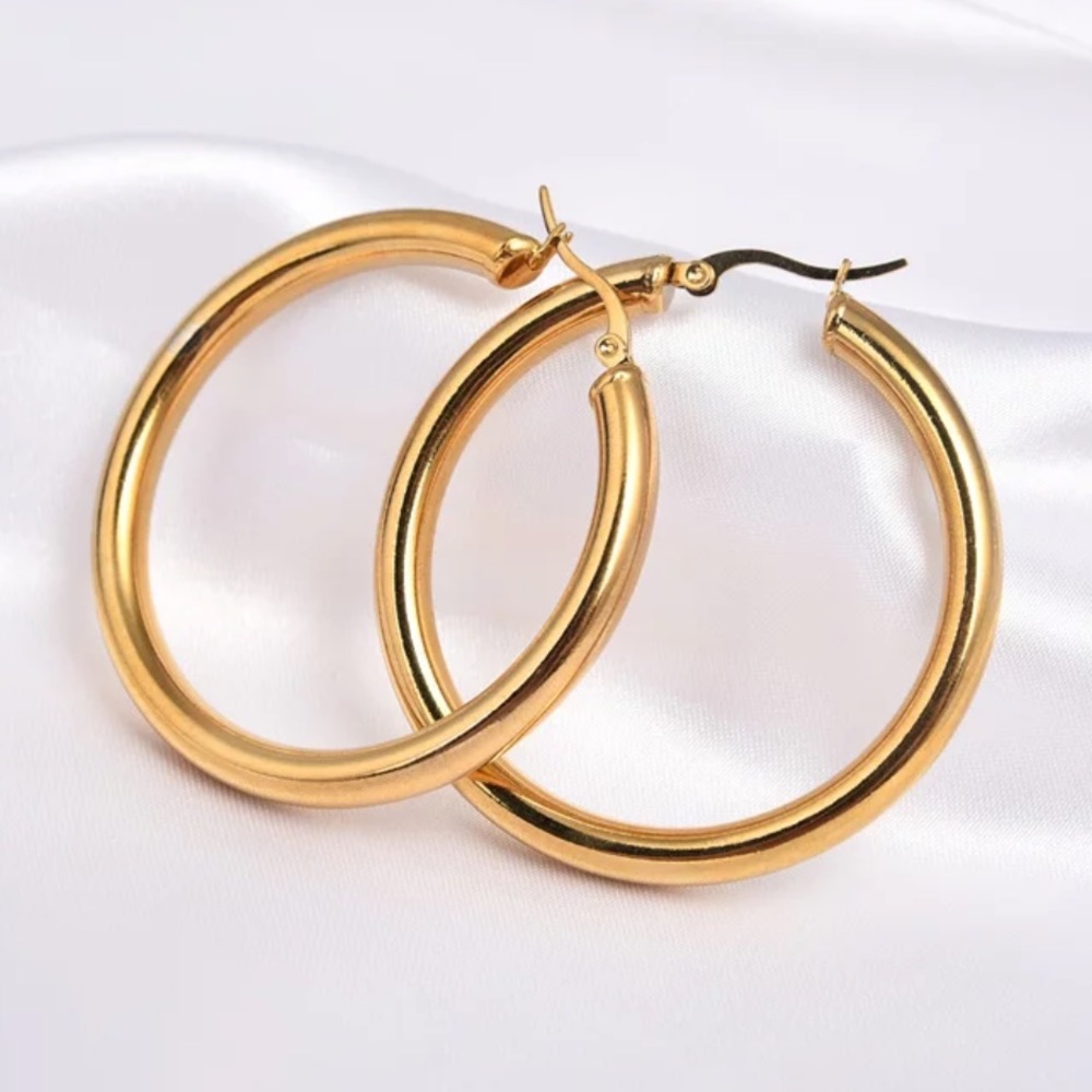 GOLD PLATED CLASSIC HOOP EARRING